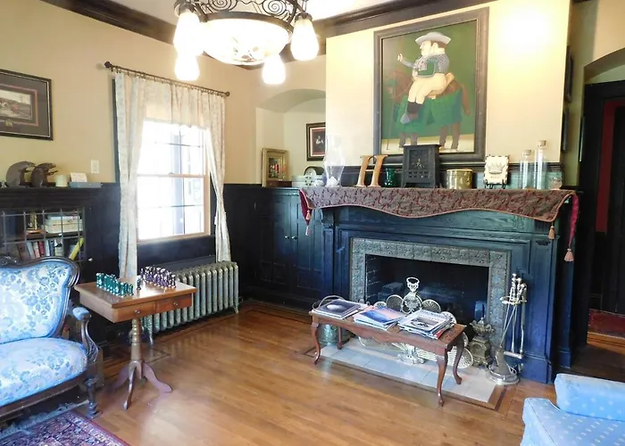 Bacon Mansion Bed And Breakfast