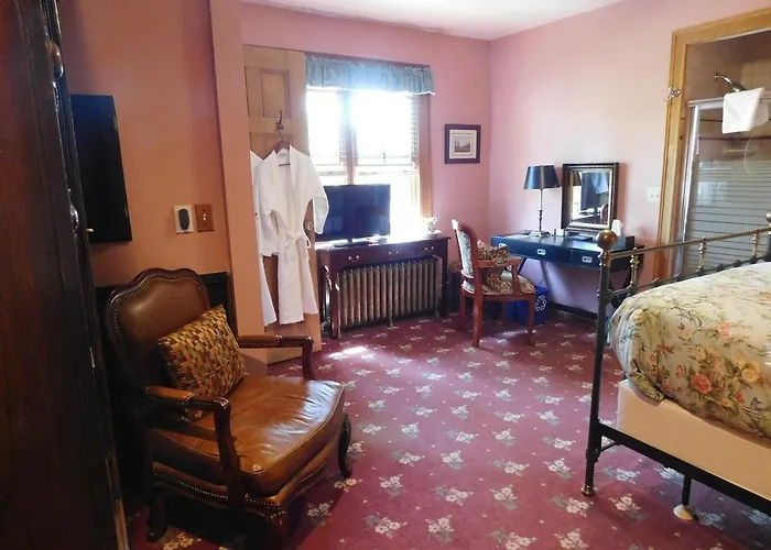 Bacon Mansion Bed And Breakfast