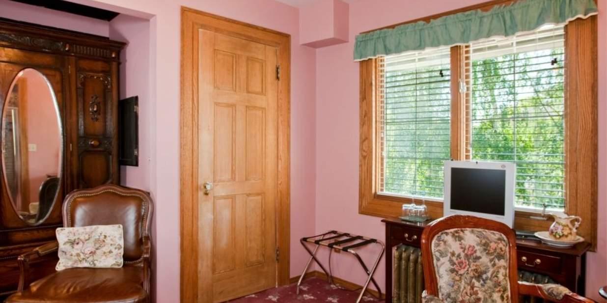 Bed & Breakfast Bacon Mansion