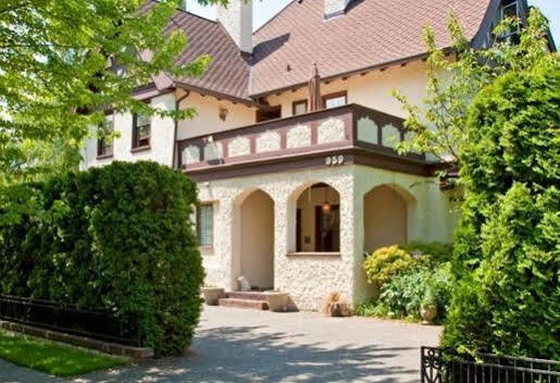 Bacon Mansion Bed & Breakfast 3*