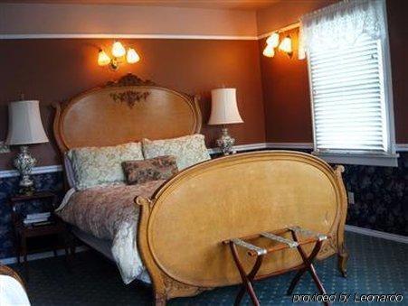 Bacon Mansion 3*